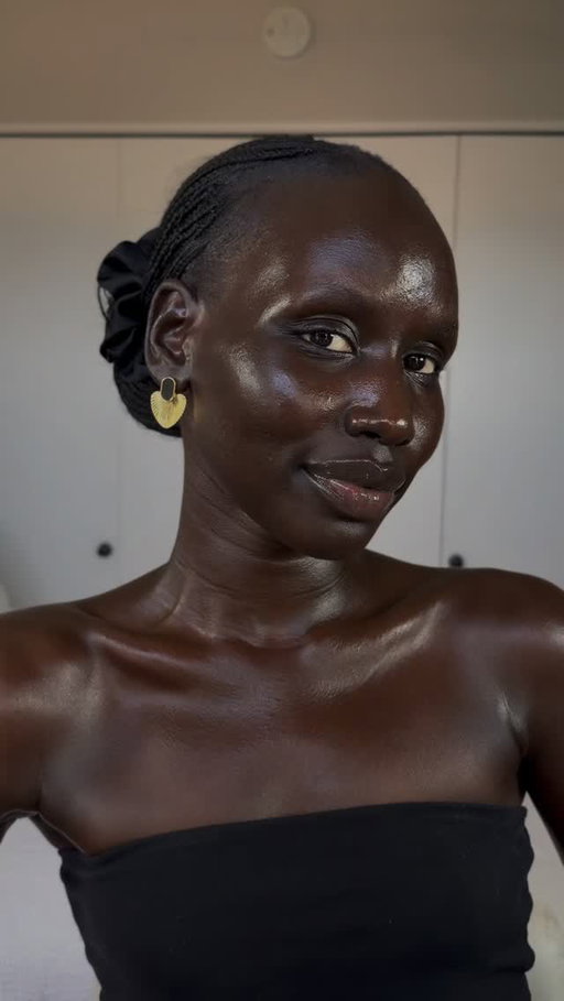 Remember to always massage your body butter and oils in evenly for that smooth, glowy finish❤️🫶🏿

#bodycare #bodycareroutine #explore