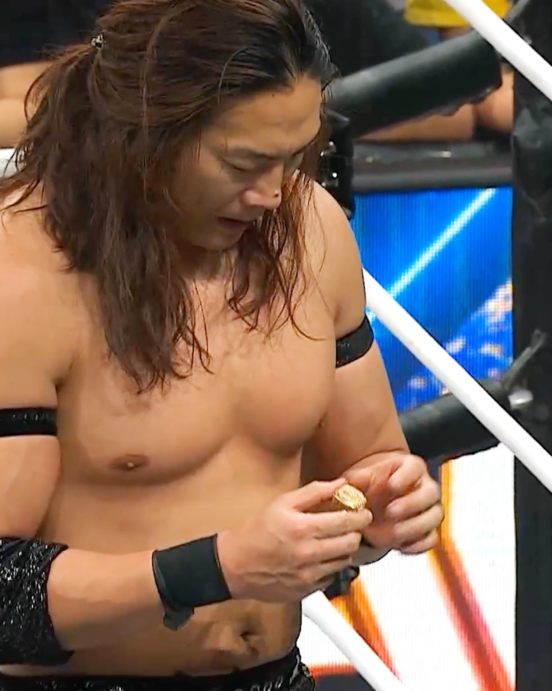 @RealTakeSoup doesn't want to use the Dynamite Diamond Ring to win!

Catch the replay of #AEWDynamite streaming on HBO Max!