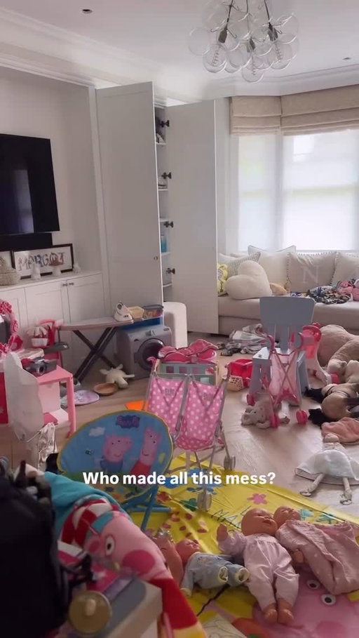 Come and tidy the playroom with me and Margot 🤣👀🙈💕 …. This little lady certainly knows how to make a mess 😅