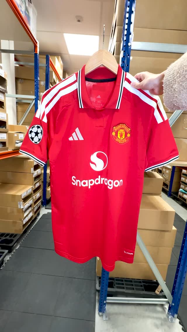𝑺𝑨𝑻𝑰𝑺𝑭𝒀𝑰𝑵𝑮 𝑪𝑶𝑵𝑻𝑬𝑵𝑻 😍

Champions League nights are back at Old Trafford 🏟️🌟 

We’ve got a select amount of the brand new Manchester United home shirt available with the Champions League sleeve patch.