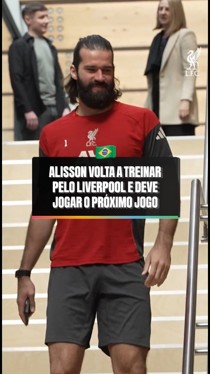 OLHA AÍ QUEM TÁ DE VOLTA! 🧤🧤NA PRÉ-LISTA DO ANCELOTTI, ALISSON VOLTOU AOS TREINOS DO LIVERPOOL E DEVE JOGAR O PRÓXIMO JOGO DOS REDS CONTRA O ASTON VILLA! GOLEIRO NÃO ATUA DESDE ABRIL, POR LESÃO MUSCULAR. 🇧🇷

📹 @liverpoolfc

#CoberturaCazéTV #Liverpool #Alisson #cztv11