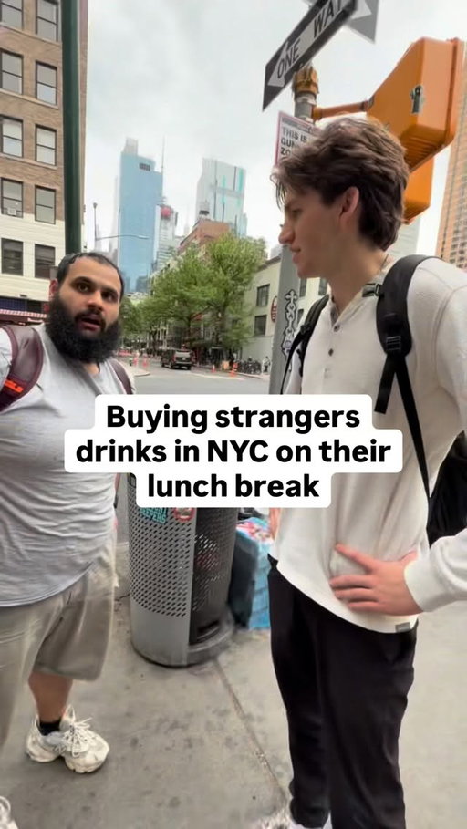 Buying strangers drinks in NYC

Today we went over to Times Square area to hit @rudysbar for some @dirtywaterhardseltzer and hot dogs

I think I had 9 hot dogs, feeling rough today🤣