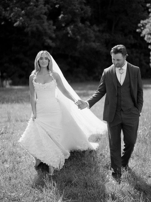 @LaineyWilson and @DevlinHodges are married! The Grammy-winning country singer and former NFL player were set up on a blind date in 2021, and after dinner and signs of mutual chemistry, they ended up at a honkytonk. Five years later, they wed at the Ruskin Cave in Dickson, Tennessee. “Duck and I were driving backroads in Tennessee and saw a billboard for The Ruskin Cave,” Lainey remembers. Duck said, ‘You wanna get married there?’ I said, ‘Done deal.’ We dropped by, saw the venue, and fell in love with the natural beauty of the cave and the simplicity of the property.” Head to the link in our bio to see more from their celebration deep in the Tennessee hills.

Photos: @CorbinGurkin