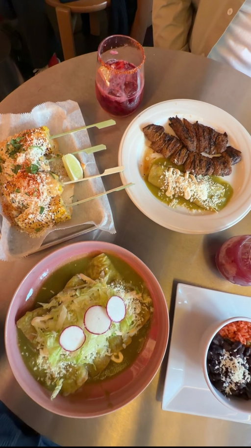 Hell’s Kitchen has been hiding a gem and it’s called Taqueria Condesa.

We’re talking enchiladas, tampiqueña, and an elote asado that will genuinely stop you in your tracks. 🌽The drinks are the kind you finish before you even realize it, and the churros? Warm, perfect, non-negotiable.

If you’re looking for authentic Mexican food in NYC, this is your spot. 🌮🔥

Taqueria Condesa (@taqueriacondesa.ny)
📍824 9th Ave, Hell’s Kitchen

#newyorklocals