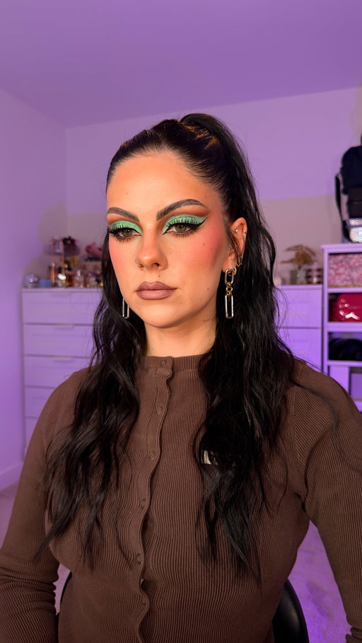 quick + easy snatched + slicked back half updo ✨ save this down in your hairstyle idea boards 🩷 Who's gonna try it? 

mousse @lorealpro curl expression
hairspray @umbertogiannini dream hold 

#hairstyleidea #halfuphalfdownhairstyle #slickedbackhair