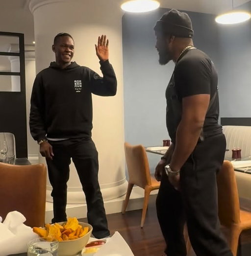 Sharing secrets with the @stylebender. While in New Zealand 2 martial arts nerds can’t even have lunch without going over techniques. Izzy has always been one of my favorite fighters who has that special magnetism that will surely see on screen one day. He’s still the most talented fighter in his division and has more styles as well as opponents to bend. Sometimes “when you can 360 dunk for fans, you overlook the layup”#karate #ufc #martialarts #fight #fighting