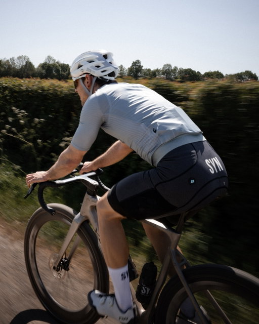 Days in the gravel lanes 🫡 One of those rides with the boys that got me considering getting a house in Surrey instead of London 👀
And I get to appreciate the @yoeleo Altera G21 via @pandapodium.official more and more- comfortable and pretty fast on hardpack while still reliable on single track. And I am no pro descending gravel yet, so that must mean something!
-
-
#gravelcycling #gravelcyclist #gravelriding