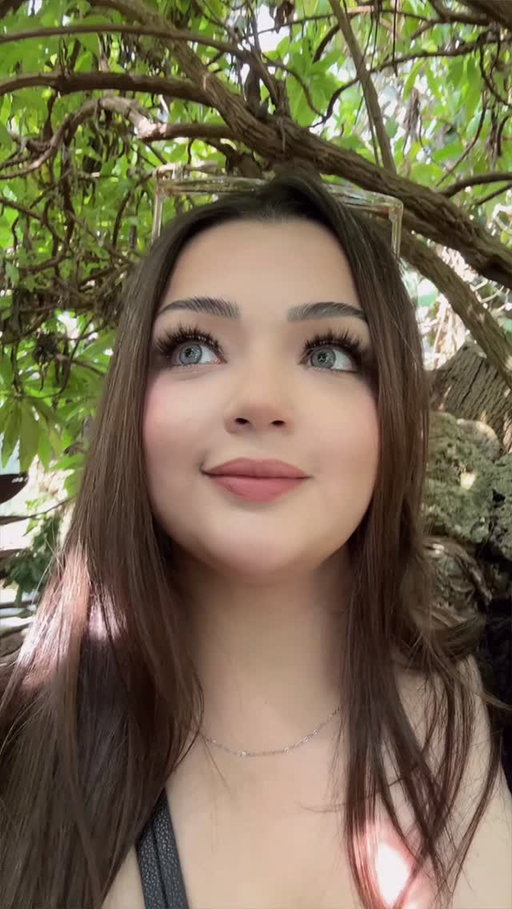 مني فلوك 🎥 GRWM 💄خريجة خفيفةلجريدة ف جونيف 🇨🇭 

Conservatoire et Jardin botaniques de la Ville de Genève

#GRWM #FYP #MakeupReels #Geneva #vlog