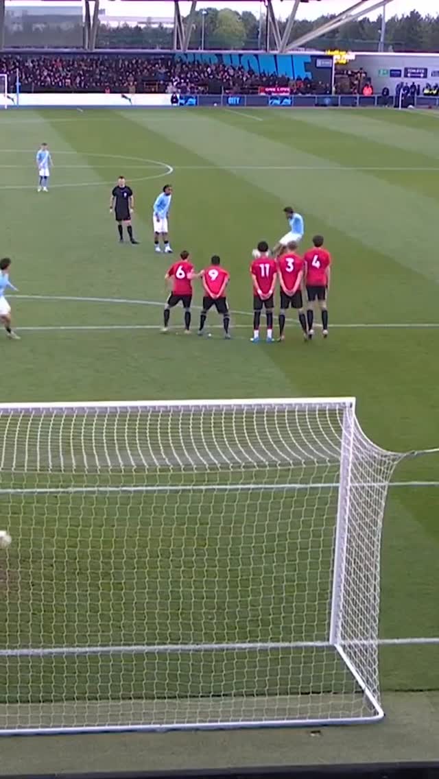 Floyd Samba‘s incredible free-kick opened the scoring for Man City in the FA Youth Cup final 🤯