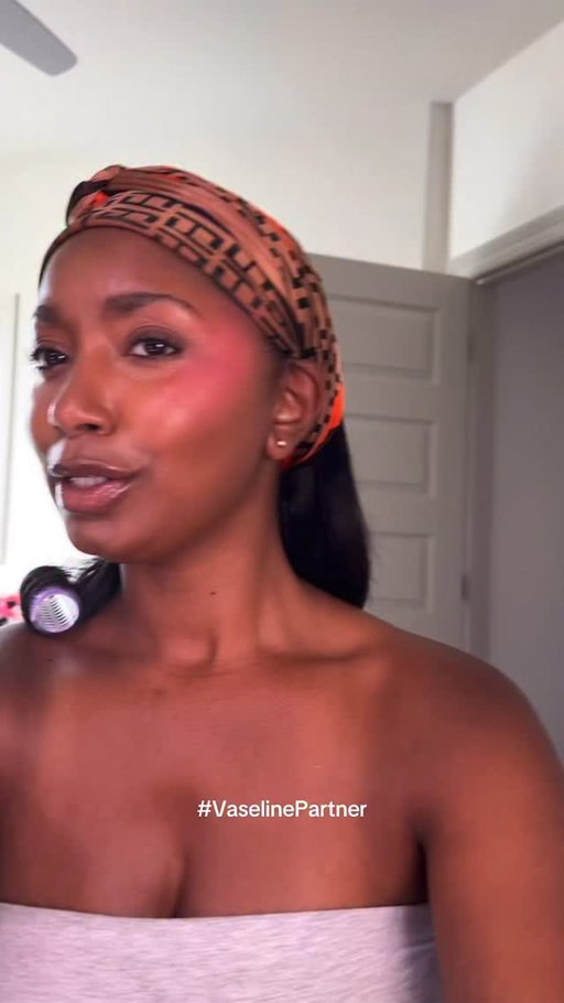 Never Leaving The House Without A Glow Thanks to​ @vaselinebrand 🤩
​
 My number one compliment since last spring has been, “Your skin is so shiny/pretty”— Luckily, I don’t keep secrets​ 🤭 because it has been these Glazed & Glisten Gel oils! ​
​
 I picked them up last summer and haven’t put them down​ since— & they help me keep a healthy skin barrier.​
​
 Not to mention, they’re affordable. So yes, it really IS​ that good! ​
​
Can’t wait to watch you glow girl, 👀 what are you waiting on?​
​
#vaselinepartner #glowyskin #bodycareroutine #bodyoil