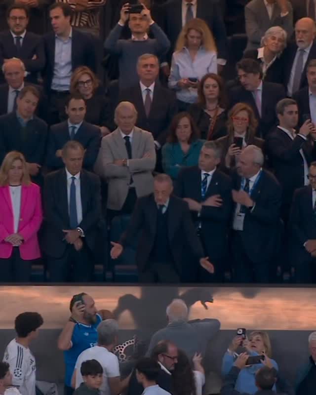 Florentino Pérez was arguing with fans ahead of Real Madrid’s match, and a banner reading ‘Florentino is to blame’ was taken from a fan’s hands by security.