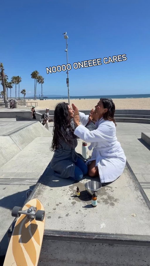 THIS WAS FULLY REAL not staged - people didnt even glance … so next time you’re nervous of skating a new park, think of this video of these girlies legit doing @madhippiebeauty skincare in the middle of Venice skatepark