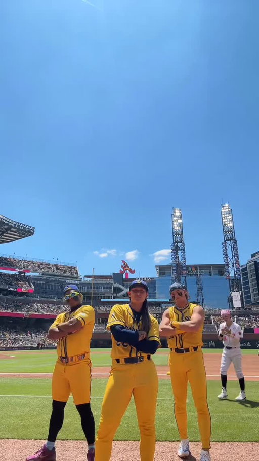 10/10 on the zestiness boys 💁🏽‍♀️ @tyy2flyyy @jt.sokolove 

#fyp #savannahbananas #transition