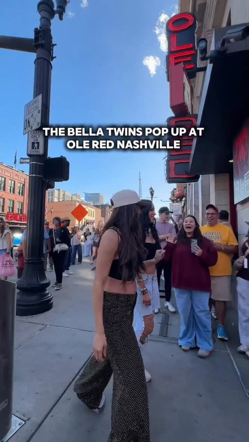 The Bella twins + Ole Red Nashville = PERFECTION ❤️
