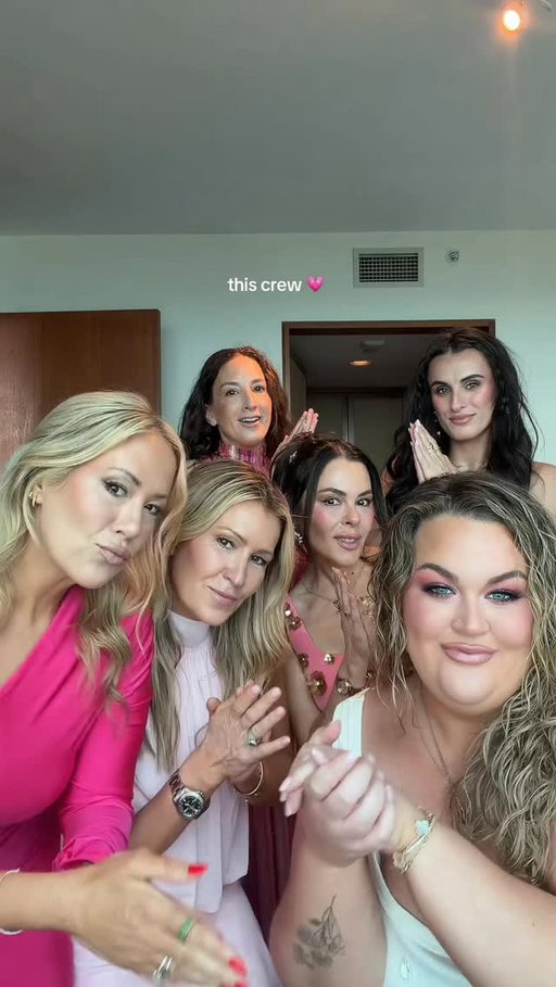the vibes are high with this group 💗 @abbythebadassmom @sydneyslayyyz @ericataylor2347 @jennifer_adell @maj.beauty #grouptransition #doll10beauty @doll10beauty