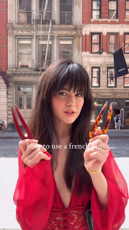 french twist > slick back
 
step by step how to use a french pin 

#frenchpin #frenchtwisttutorial #chichairstyle #easyhairstyles