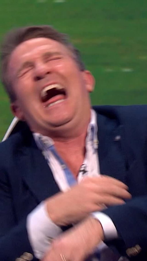 Happy nearly weekend! To get us in the mood for a fun Friday, I thought I’d share this clip from Play To The Whistle circa 2017 in which Bradley Walsh and I completely lose it. Proof if ever it was needed that cauliflower can come with some unwanted side effects... 🥦💨😂🤣 #FlashbackFriday
🎥@BearLaughss