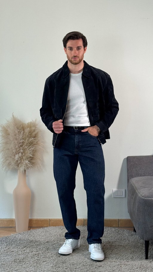 Just a casual Friday.
 
Office Outfit - Episode 20 👨‍💼
 
Let me know what do you think about this look👖
 
#officeoutfit #springoutfitideas #suedejacket