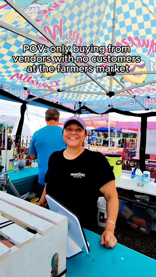 Husband and wife makes amazing lemonade and loaded hot dogs

#pov #farmersmarket #wholesome #localbusiness #hotdog