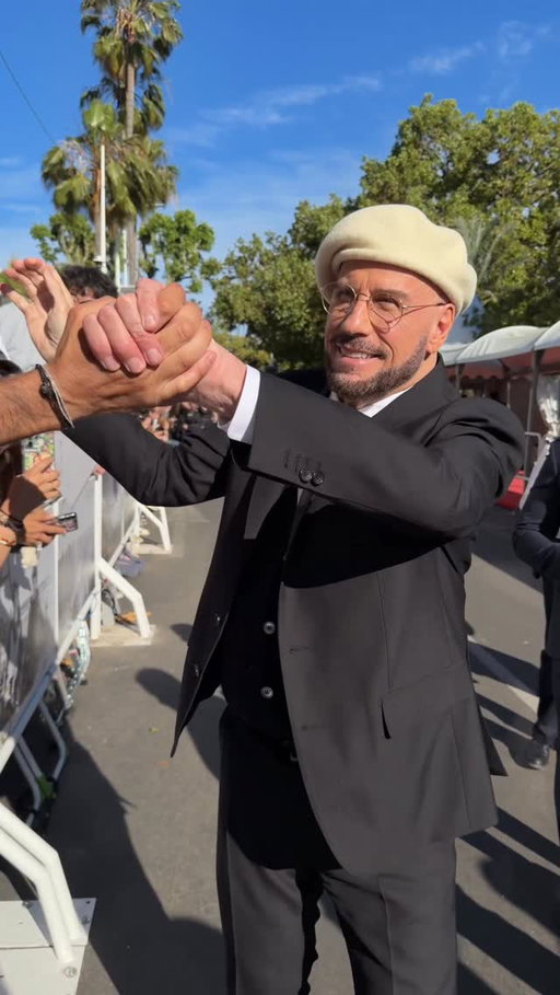 John Travolta salue les fans avant de présenter son premier film Vol de nuit pour Los Angeles ✨
-
John Travolta greets fans before presenting his first film, PROPELLER One-Way Night Coach ✨
johntravolta #Cannes2026