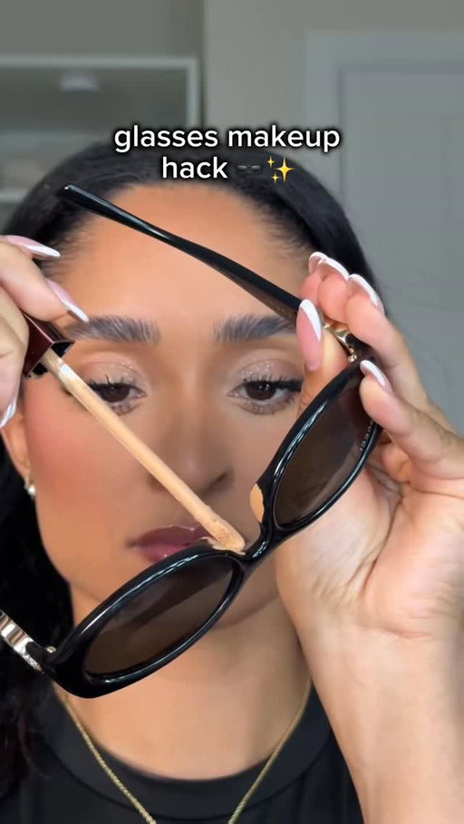 Ok hack?! Needed to know this sooner so passing it along to those in need💗👀

comment 'link' for links to products I used! 🔗

ib: @emblawigum
#makeup #makeuphack #glasseshack