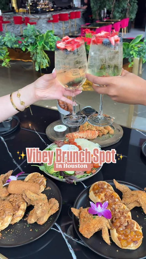If you’re looking for a fun brunch this weekend make sure to check out the new brunch menu at @confessionshou 
They have things like a donut burger, French toast sticks with Caviar, fried lobster, peach cobbler fried chicken and waffles, mimosa towers, and soft serve margaritas. They have a DJ on the weekends so you know the vibes are high!! 

📍 @confessionshou 
3200 Kirby Dr
Suite 2A, Fl 2
Houston, TX  77098