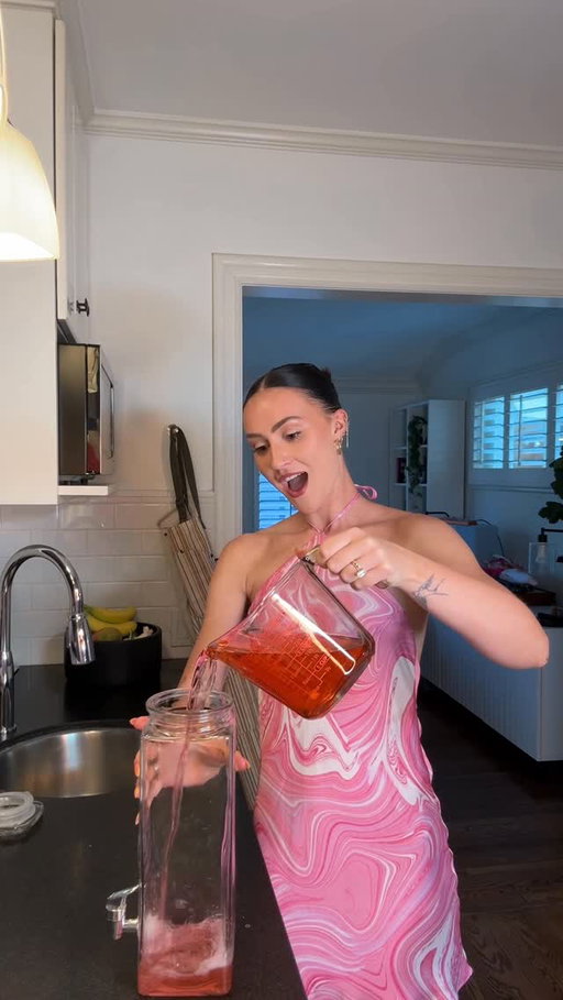 A Malibu Pink cocktail is now required for girls night @MalibuDrinksUS 💖 #MalibuPink #GetReadyWithPink #MalibuPartner #BigBatchCocktail