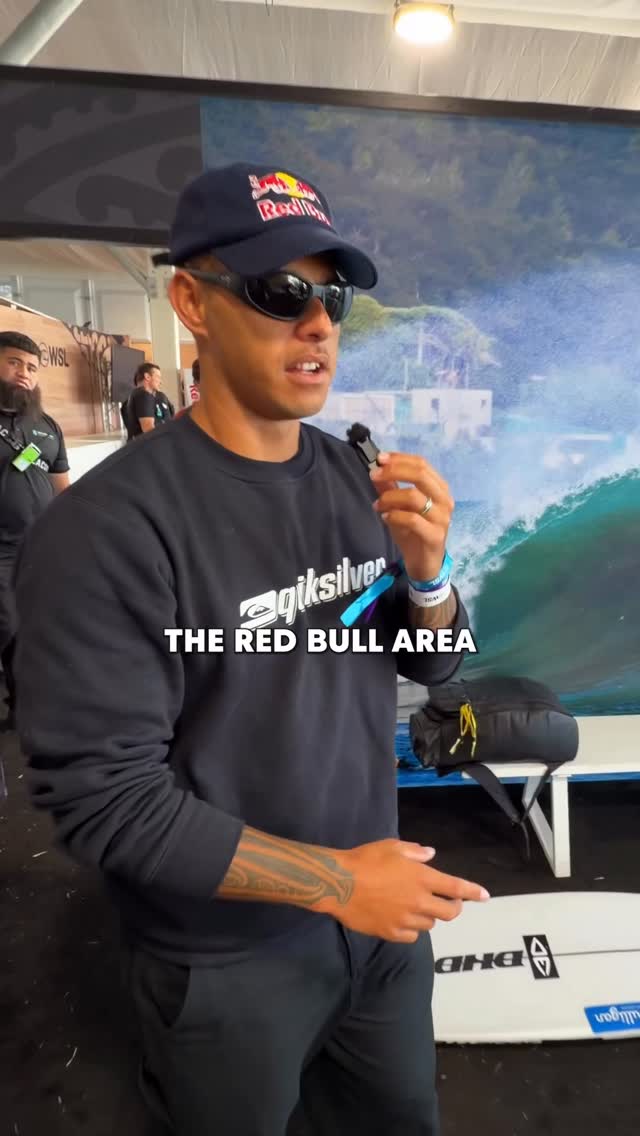 Welcome to our crib in Raglan, New Zealand 🏄‍♂️🇳🇿

Take a tour behind the scenes with @kehu_butler through the @wsl Red Bull Athlete zone.

#redbull #givesyouwiiings #wsl #surfing