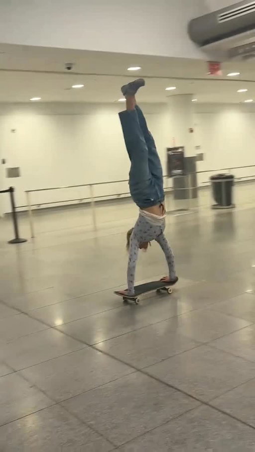 JFK Airport, crocks and a handstand! 😚

@xgames_newyork #newyork #jfkairport #xcny