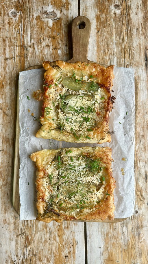 Upside Down Cheese & Pickle Tuna Melt

Welcome back to Upside Down Cooking and today we’re making a cheese and pickle tuna melt.

Over 150 Upside Down Recipes can be found in my cook books Upside Down Cooking and One Pan Feasts. Both available to order now. Link in bio. 

#upsidedown #pastry #viralvideos #tuna #sandwich