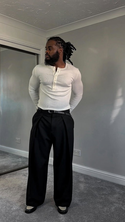 Keeping it simple today…

Are you team Longsleeve or Shortsleeve henley?

#henley #cos #zara #wideleg #pleatedpants