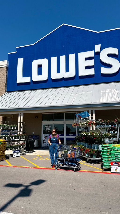 Ever since we put in our outdoor kitchen, I’ve been so excited to refresh all of our outdoor spaces for spring. Nothing gets me more in the mood for summer than walking through @loweshomeimprovement this time of year ☀️🌿

#scotts #scottpartner #ad @scottslawn