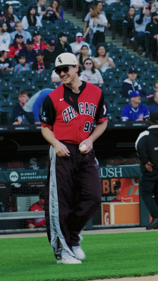 Here's 𝘛𝘩𝘦 𝘋𝘦𝘢𝘭, Belmont Cameli is a Sox fan