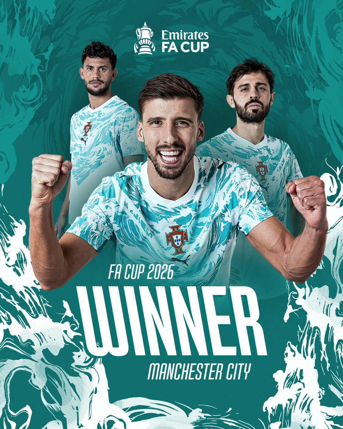 𝗗𝗘 𝗡𝗢𝗩𝗢 🩵 Trio português voltou a Londres para escrever o nome do Manchester City na Taça de Inglaterra 🏆✍️ #VaiDarPortugal

𝗔𝗡𝗗 𝗔𝗚𝗔𝗜𝗡 🩵 Back to London to put the Citizens’ name on the #FACup trophy 🏆✍️ Congrats lads! ✨ #ItsPortugalTime