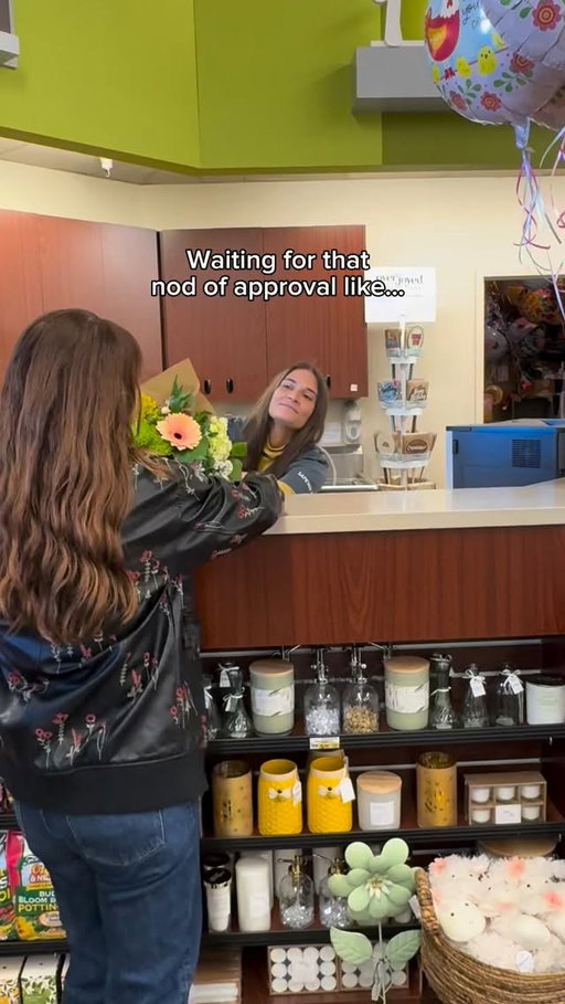 That tiny nod means everything 💐✅
 
#floralbouquet #associatelife #stampofapproval #customerservice #customerhappiness