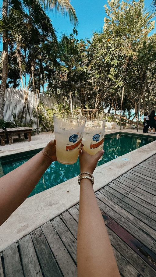Taking internet dances and making them plus size with my friends at the #penngalsresort with @penningtons ! 

@gregoriansisters are our inspo! 

#dance #girlstrip #tulum #plussizefashion