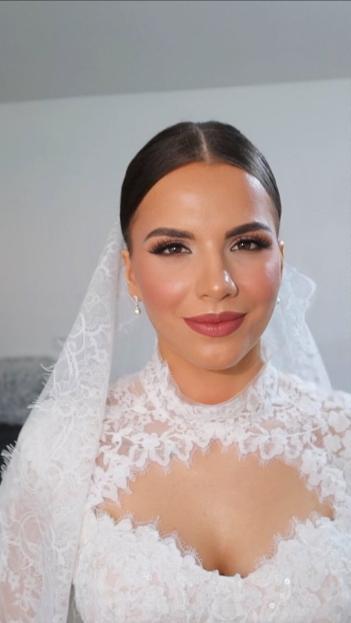 Svadobný makeup pre prekrásnu Lili 🤍👰‍♀️
Bridal glam on the stunning Lili 💄🎨❤️
.
.
Bolo mi cťou ta nalíčiť v tvoj veľký deň. 👰‍♀️🤍💐
.
.
.
#bridal #bridalmakeup #svadobnelicenie #svadba #slovakia