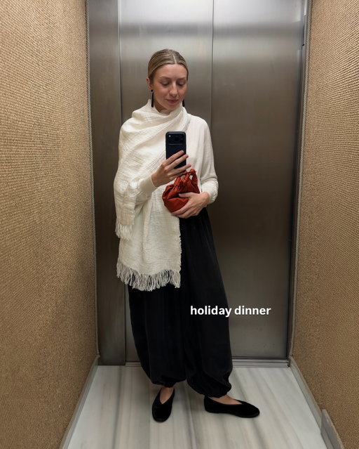 The what and the where (because apparently the algorithm needs text on photos now 🫠)

1.
Knit @casasola_official 
Scarf @therow 
Trousers @thewhitecompany 
Shoes @drogheriacrivellini 
Earrings @mmossquito 
Bag @aallssig 

2.
Bag @therow 
Trousers and tank @bitestudios 
Shoes @jonak 

3.
Jacket @studio_circe 
Pouch @sophiebuhai 
Trousers @bitestudios 

4.
Knit and trousers @thewhitecompany 
Pouch @aoeobjects 

5.
Trench (old) @cosstores 
Bag @lemaire 
Shoes @phoebephilo 

6.
Trousers @chanluu 

7.
Coat @maria_mcmanus_ 
Tank and trousers @bitestudios 

8.
T-shirt @uniqloeurope 
Trousers @toast 

9.
Top @massimodutti