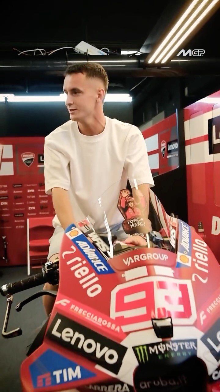 From the pitch to the track ⚽️ 🏍️ FC Barcelona players soaking in the #MotoGP vibe at the #CatalanGP 🏁