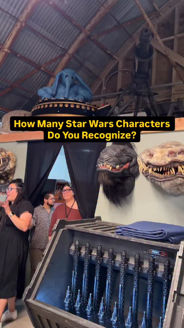 A wild Max Rebo appeared! 💙🎹 We got an exclusive behind-the-scenes peek of the set of The Mandalorian and Grogu along with a few other amazing props from the Star Wars archives. How many do you recognize? 📽️: Nelson Aguilar #starwars #mandalorian #babufrik #bobafett #droid