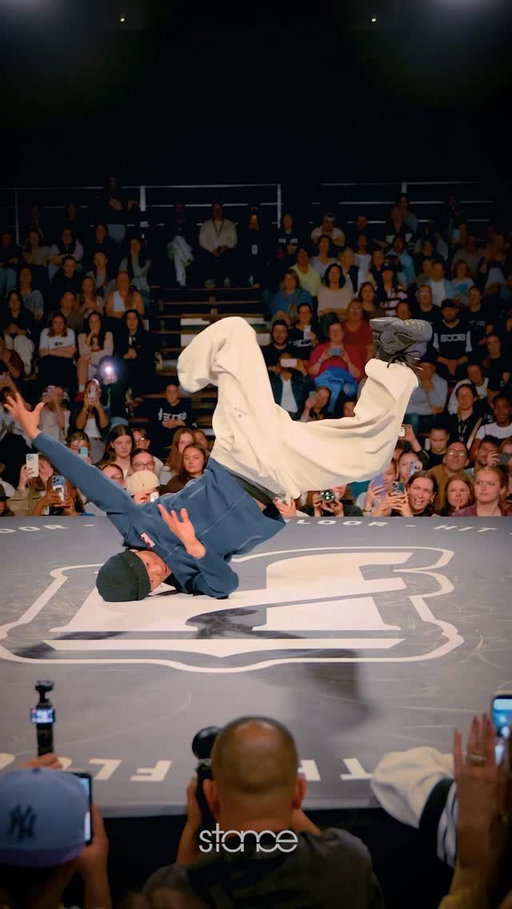 home country crowd is the best crowd! 🇨🇦 @philkwizard Olympic Gold Medalist bboy Phil Wizard with a crazy round at Hit The Floor in Quebec! 

📍 @hitthefloor.ca 
🎤 @iamafternoon 
💿 @djridley90s