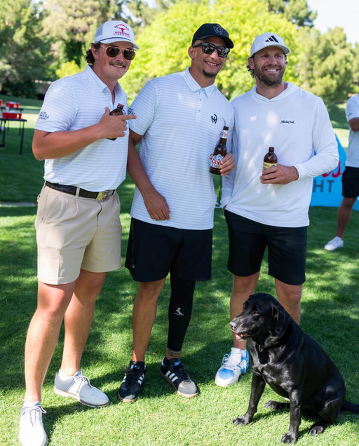 The chillest event of the year. Huge thank you to @CoorsLight and Coors family, @chaserice and @zachtop for supporting 15 and the Mahomies Vegas Golf Classic. 🍻🏔️⛳️