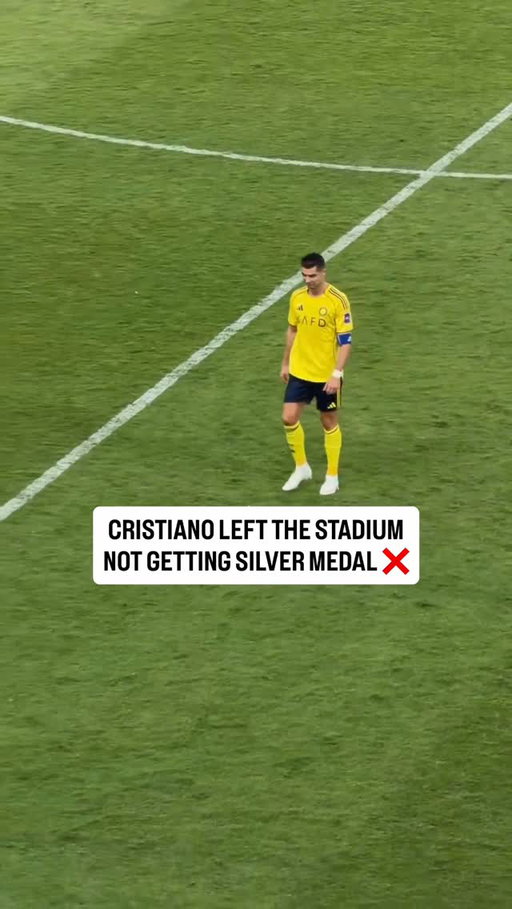 Cristiano Ronaldo could 𝒏𝒐𝒕 𝒃𝒆𝒍𝒊𝒆𝒗𝒆 𝒊𝒕 ❤️‍🩹😞

@rtiban1 🎥