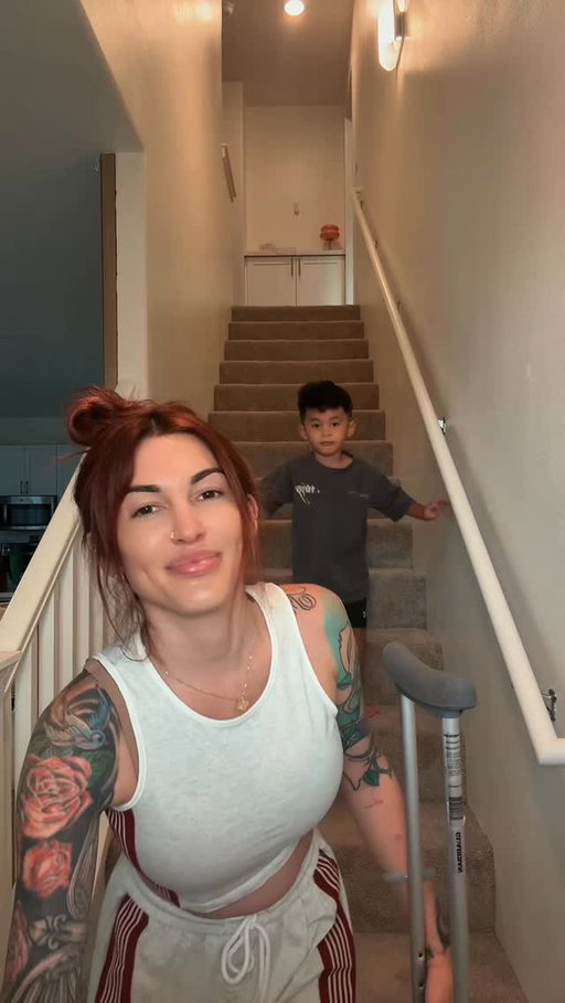 SUSPECT HAS NO REMORSE WHATSOEVER☠️😂💀

ME+THE 2 REASONS I’m on crutches 😩😂🩼 (i tripped over drix down the stairs) 😂 wearing @micas.official 

#momlife #boymom #realisticmomlife #momof2 #crutches