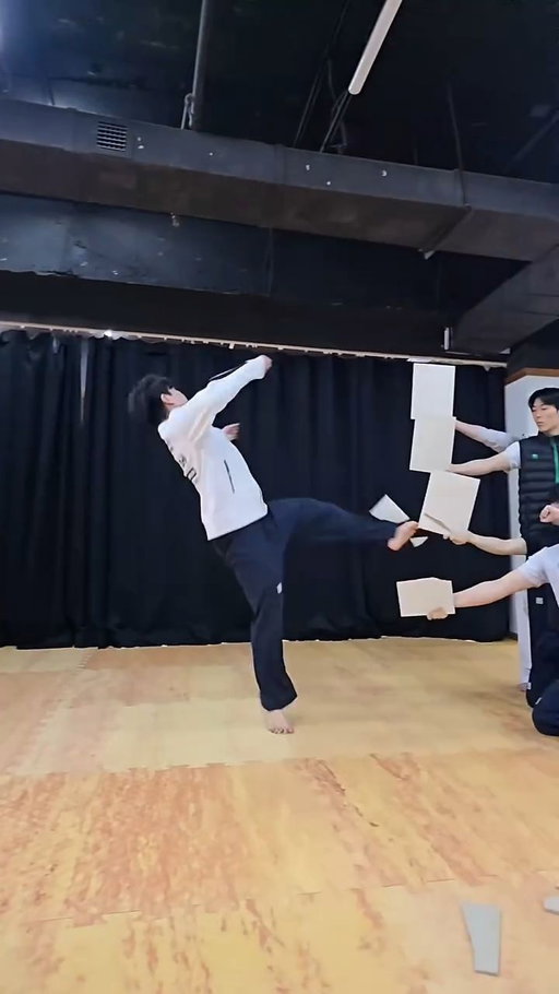 미르메 단원들이 "ONMU"송판으로 연습을 해봤습니다!
가벼우면서도 나무느낌이 제대로 표현 된 시범 격파송판!
연습해 본 단원들은 타격감이 아주 좋다고 극찬을 했습니다! 앞으로도 기대가 되네요! ONMU 화이팅!

#미르메 #태권도 #격파 #onmu
