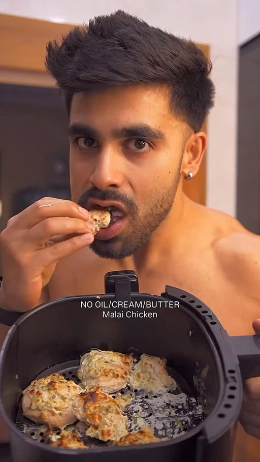 116g Protein 665 Calories🍗

📝Total macros of the whole meal (2 serves):

Calories: 665
Protein: 116g
Carbohydrates: 11g
Fat: 18g

Pro Tip: Get all my favourite low calorie recipes in one place, in the RECIPE BOOK 2.0 (link in bio)🔗 🔗

Ingredients
• Chicken Breast– 300g
• Cheese - 30g
• Greek Turbo Yogurt- 140g
• Handful Coriander
• Ginger Garlic Paste - 8g
• Salt – 4g
• Black Pepper - 2g

#recipe #breakfast #protein #bodybuilding #lunch