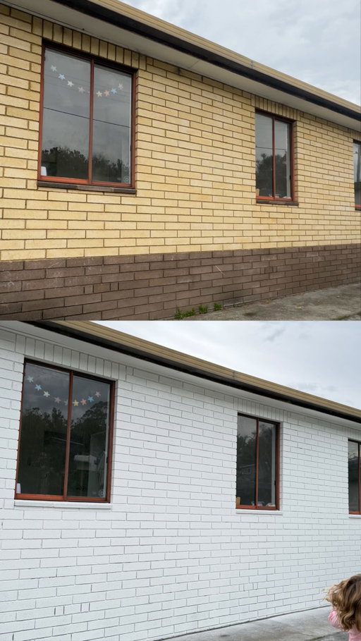 Why didn’t we do this sooner!? 

Seeing the exterior starting to come together feels SO exciting! Still not over how fast that whole process was with a good paint sprayer from @mitre10 👀

Next up for the exterior: window frames ✨

#exteriorpaint #reno #partnership #whitebrick #diy