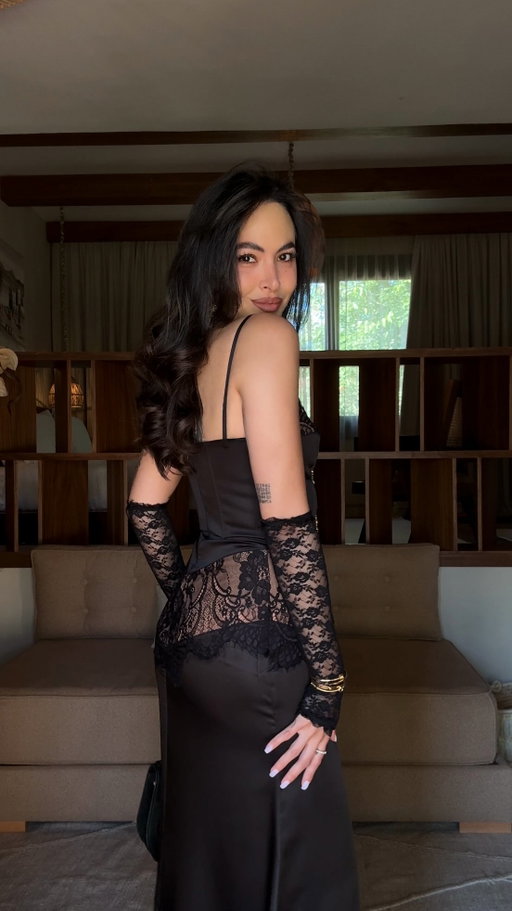 Not me treating the theme like a personal competition. Lace, drama, and just enough audacity for the dress code.🖤