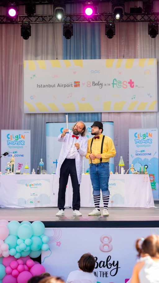 Bilim, eğlence ve bol kahkaha aynı sahnede 🧪✨
Sensodyne Promine Kids “Çılgın Profesör” tiyatro oyunu Baby on the Fest’te miniklerle buluşuyor! 🎭💙
Sürprizlerle dolu bu eğlenceli gösteride çocuklar hem öğrenecek hem çok eğlenecek 🌈

#babyonthefest
