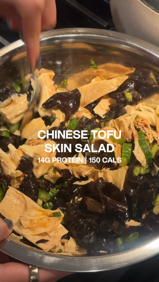 FOLLOW FOR MORE HEALTHY ASIAN RECIPES!

CHINESE TOFU SKIN SALAD 

MAKES 4 SERVINGS

MACROS (per serving) 
149 cals | 13.8g protein | 8.2g net carbs | 6.3g fat | 3.7g fiber 

3oz dried bean curd stick (tofu skin) 
20g dried wood ear mushrooms 
4 oz Persian cucumber 
2 green onions 
3 tbsp soy sauce 
3 tbsp rice vinegar 
1 tbs monkfruit sweetener (or sugar)
1/2 tbsp chili crisp (I used @flybyjing )
1 tbsp garlic powder 

#tofuskin #highprotein #macrofriendly #mealprep #vegan